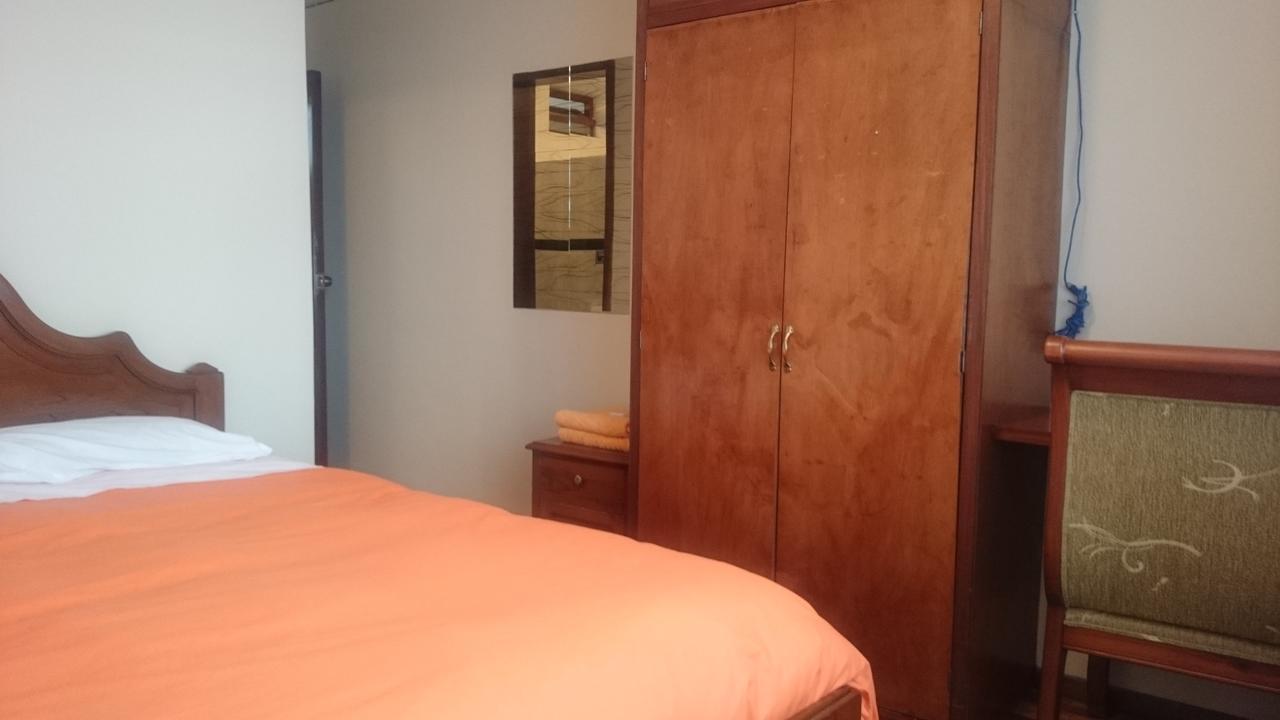 The Quito Guest House With Yellow Balconies For Travellers Екстериор снимка