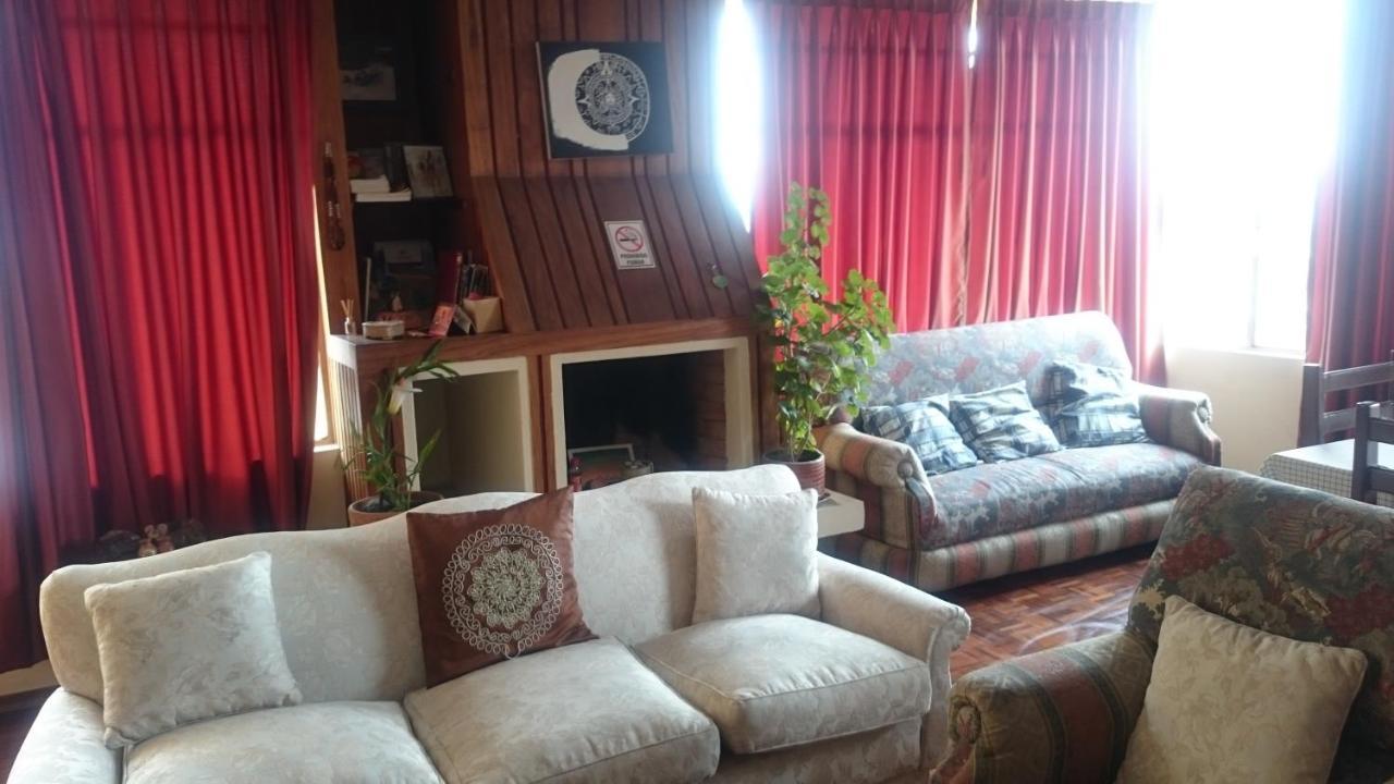 The Quito Guest House With Yellow Balconies For Travellers Екстериор снимка